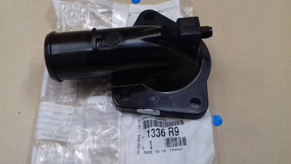 NEW GENUINE PEUGEOT 206 306 307 ENGINE COOLANT WATER OUTLET THERMOSTAT DW10TD  - Image 1 of 1