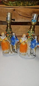 Lot 2 Vintage Kolonial viktorianische Paar Figuren Lampe besetzt Japan GETESTET - Bild 1 von 21