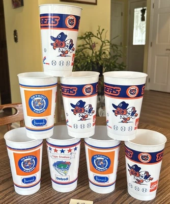 8 винтажных пластиковых чашек талисман/стадион Tiger's 1990-е Detroit Tigers б/у в отличном состоянии No7 - Изображение 1 из 4