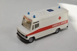 B67 1:55 SIKU 2011 MERCEDES-BENZ 809D VAN BUS AMBULANCE EXC. COND. 16 - Foto 1 di 7