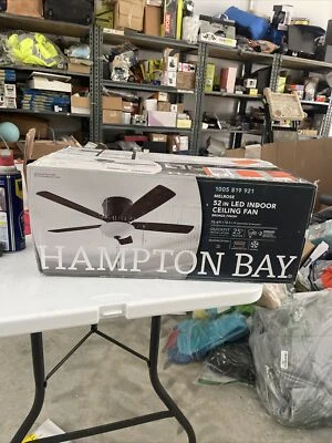 Hampton Bay Melrose 52 in. Indoor LED Hugger Bronze Dry Rated Ceiling Fan - Imagem 1 de 4