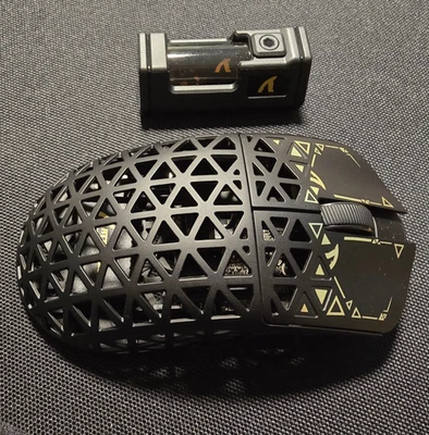 ATTACK SHARK R5 Ultra Carbonfaser HyperSpeed Kabellose Gaming-Maus, PAW3950MAX - Bild 1 von 2