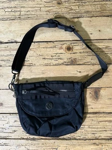 Lululemon Women’s Size OS Black Festival Bag VGC - Picture 1 of 12