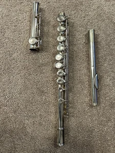 Armstrong 104 flute with hard case. Made in USA - Picture 1 of 6