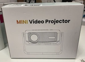 Mini Videoprojektor Modell L02PDE E15, bunt, staubdicht tragbar weiß Neu - Bild 1 von 3