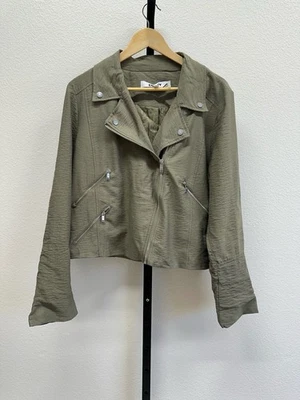 Chaqueta de moto DKNY para mujer con detalle de cremallera arrugada verde utilitaria talla XL Foto 1 de 4