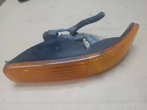 2002 2003 2004 JEEP LIBERTY KJ DRIVER SIDE TURN SIGNAL MARKER LIGHT FRONT - Picture 1 of 3