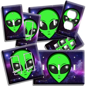 GREEN ALIEN FACE MILKY WAY GALAXY STARS LIGHT SWITCH OUTLET WALL PLATE ART DECOR - Picture 1 of 33