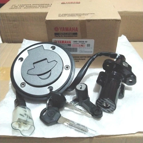 Yamaha OEM 2015-2018 YZFR3 YZF-R3 OEM Juego de bloqueo Combustible de encendido 1x4-XH250-02-00 Foto 1 de 1