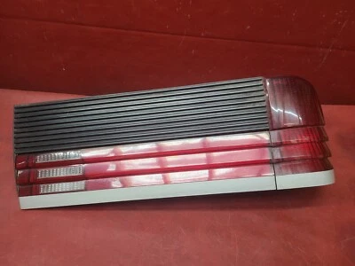 Luz trasera derecha del lado del pasajero Mercury Topaz 1984 1985 1986 1987 2 puertas Foto 1 de 4