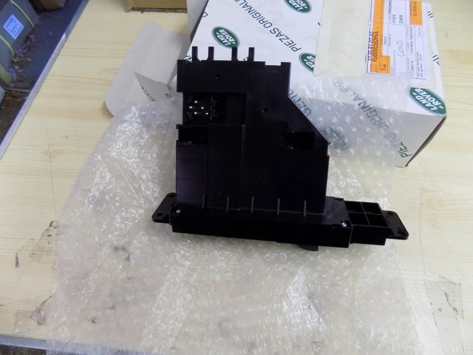 Genuine Range Rover 2002-2004 Passenger Electric Window Switch YUD000262PVA - Image 1 of 1