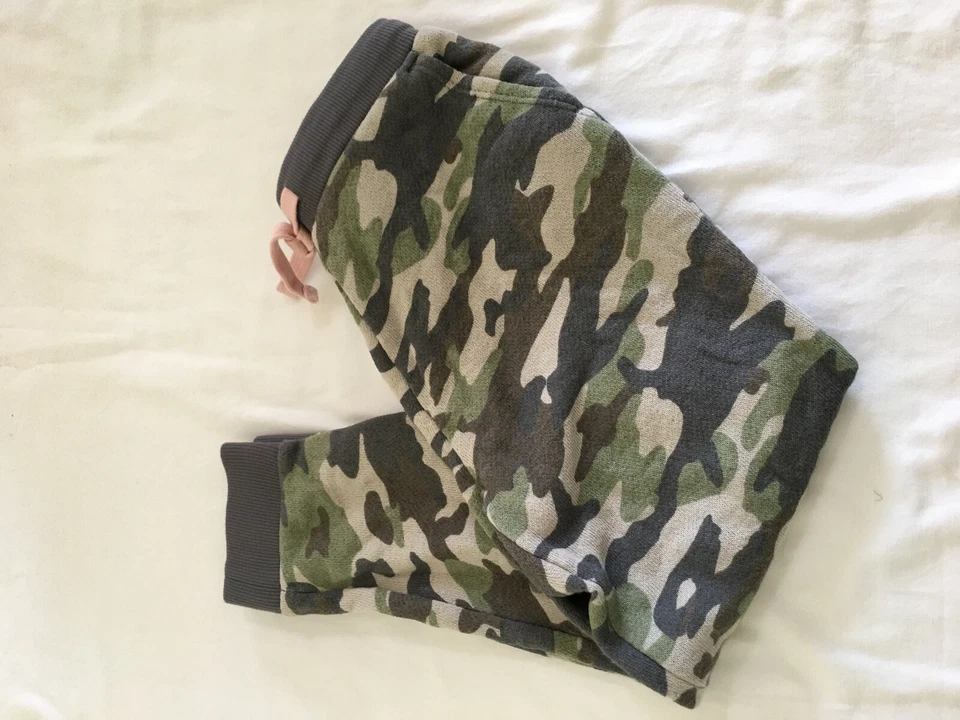 NUEVO Pantalones deportivos verdes camuflados Gymboree para niñas muchas tallas Foto 1 de 1