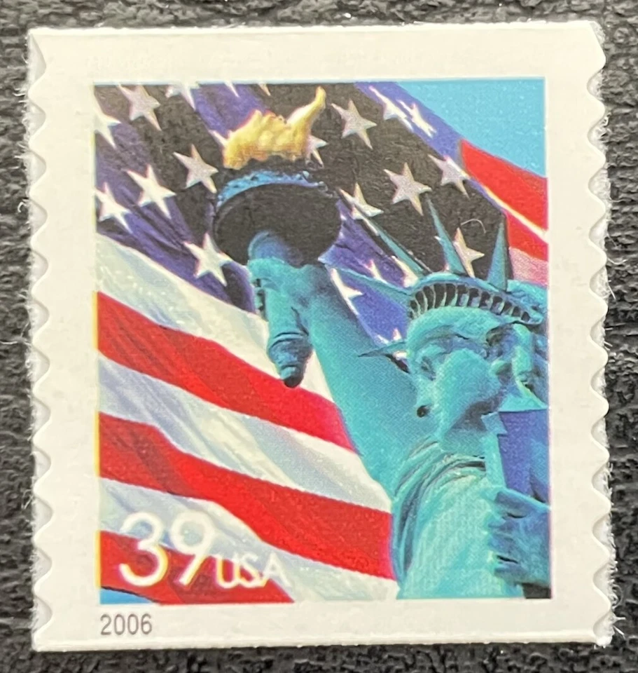 2006 Scott #3982 - 39¢ - STATUE OF LIBERTY AND FLAG - Single Coil Stamp - MNH - Image 1 of 1