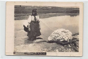 Macedonia - Washing whool - PHOTOGRAPH Size 13 cm. X 9 cm. - Picture 1 of 2