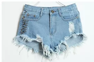 Pantaloncini donna denim con borchie strappate taglia:8,10 - Foto 1 di 6