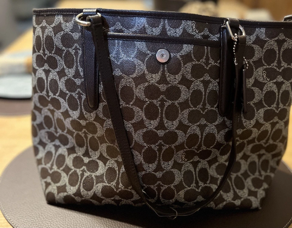 Coach  Signature Brown Coated Canvas Shoulder Bag Purse Tote Pre-owned - Image 1 of 4