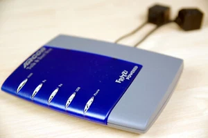 ISDN-Anlage Talk & Surf Box von Arcor (ohne Netzteil) - Bild 1 von 4
