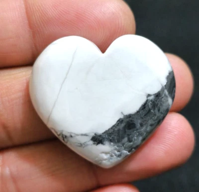 Ultimate Howlite Turquoise Heart Cabochon 81.40 Crt Loose Gemstone For Jewelry - Image 1 of 4