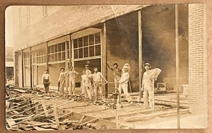 Tarjeta postal con foto real vintage sitio de construcción de hombres trabajadores RPPC c1910 - Imagen 1 de 11