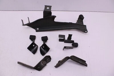 05-09 SUZUKI BOULEVARD C90 OEM JUEGO DE MONTAJE DE SOPORTE LATERAL SUPERIOR DELANTERO  Foto 1 de 4