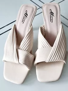 Elegante Damen strukturierte Riemchen Sandalen 2 Zoll Absatz Hausschuhe Größen: 5 & 6 - Bild 1 von 15