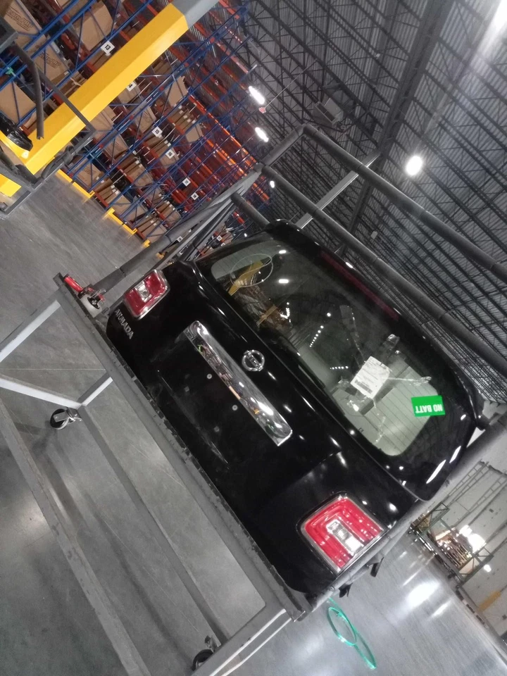 Tapa de cubierta usada se adapta a: Nissan Armada 2018 sin elevación eléctrica grado A Foto 1 de 1