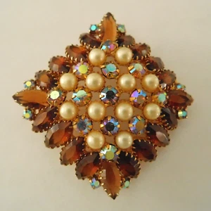 VTG. D&E JULIANA TOPAZ RHINESTONE and PEARL BROOCH / SAWTOOTH PRONGS CLEAR A/B - Picture 1 of 9