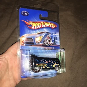 1/64 Hot Wheels (2005) TREASURE HUNT Customized VW Drag Bus (In Protecto-Pak) - Picture 1 of 12