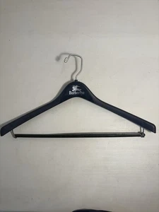 BURBERRYS' Perchero Diseñador Tienda Traje Azul Plástico Metal Burberry Ropa - Imagen 1 de 5