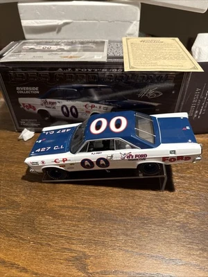 Ford Galaxie 1965 AJ Foyt 1/24 University of Racing Foto 1 de 4