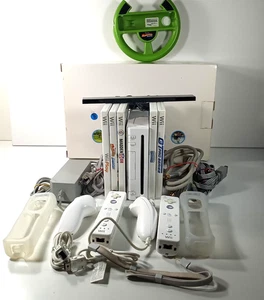 Nintendo Wii Console Bundle Tested  Games 2 Wiimotes  Nunchucks Skins Box - Picture 1 of 16
