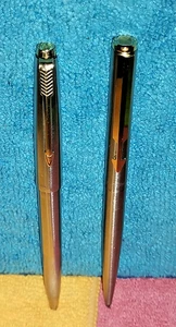 2 Parker ballpoint pen made in England, in steel and gold tone - Picture 1 of 4