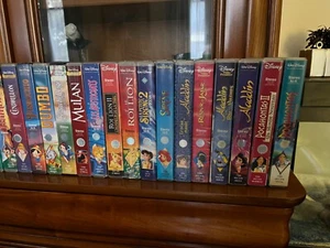 VHS DISNEY COLLECTOR COLLECTION VHS LES GRANDS CLASSIQUES - Photo 1/24