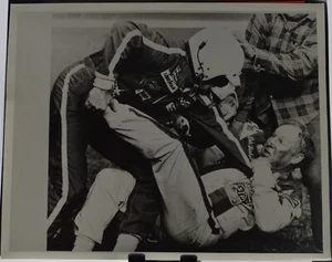 Yarborough fight at 1979 Daytona 500 - NASCAR - Original Photo - 8 x 10 - Picture 1 of 2