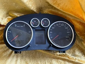 AUDI A2 / 8Z 1.4 TDI cuadro de instrumentos velocímetro 8Z0920900M - Imagen 1 de 5