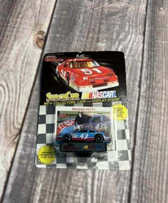 Tratamiento de aceite fundido a presión Nascar Racing Champion Stock Car #43 Richard Petty 1:64 Foto 1 de 2