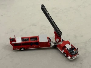 Busch HO 46031 1968 American-LaFrance Fire Hook And Ladder Truck With Open Cab - Picture 1 of 3