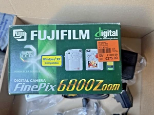 Fujifilm Digital Camera FinePix 6800 Zoom 3.1MP Silver Boxed Complete with Case - Picture 1 of 5