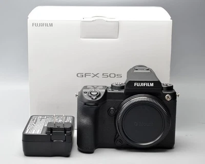Fujifilm GFX50S con empuñadura vertical VG-GFX1 Foto 1 de 4