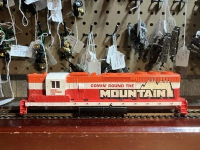 TYCO HO SD24 Coming Round The Mountain Diesel Engine Shell  - Image 1 of 4