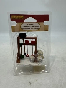 Lemax Christmas Village Shovels And Salt Figur 2006 #64482 - Bild 1 von 1