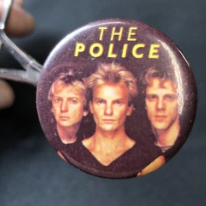 Vintage 1983 THE POLICE banda botón c. Synchronicity pin licencia 1" insignia Sting - Imagen 1 de 8