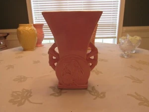 VINTAGE MCCOY PINK DOUBLE HANDLE EMBOSSED VASE 9.25" - Picture 1 of 7