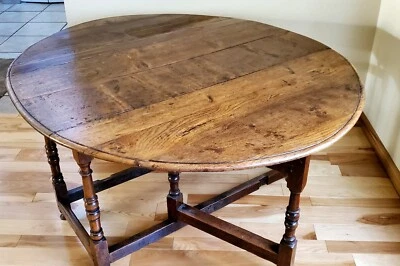 Antigua mesa jacobea de finales del siglo XVII-principios del siglo XVIII ovalada de hojas caídas Foto 1 de 4