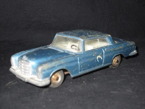 T431 DINKY TOYS MECCANO MERCEDES BENZ 300 SE BLAU REF 533 63 1/43 FR SCHUPPEN - Bild 1 von 1