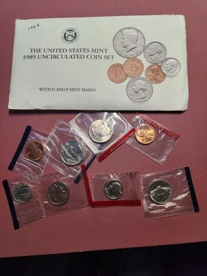 1989 P and D Quarters Dimes Nickels Cents in Mint Cello Uncirculated - Image 1 of 2
