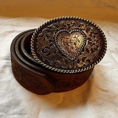 Cinturón Justin HOPE HEART Cuero Grano Superior Talla 26 Hecho en EE. UU. USADO EN EXCELENTE ESTADO Hermoso Cinturón Foto 1 de 4