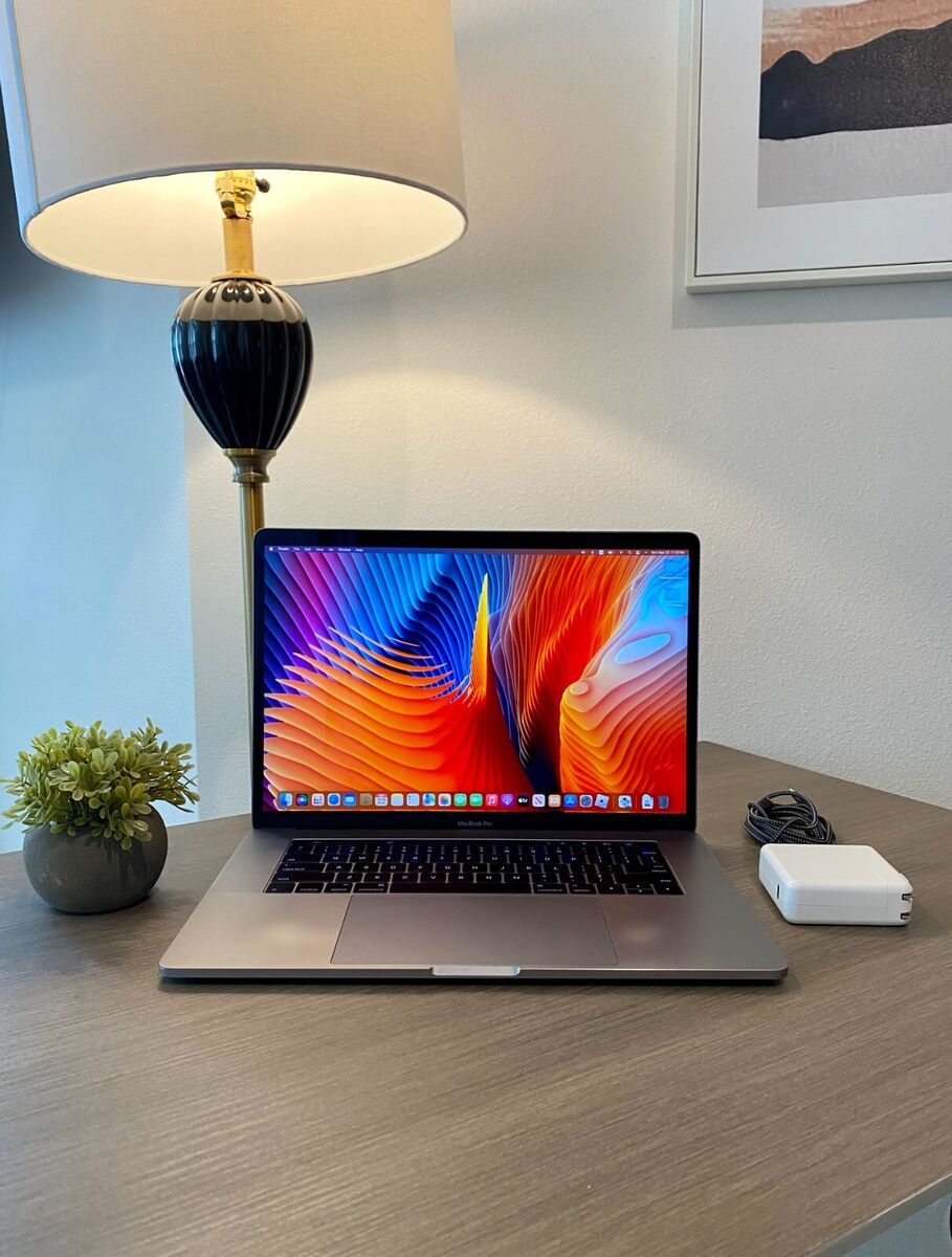 Apple MacBook Pro Intel Core i7 7th Gen. 1TB Hard Drive Apple MacBook Pro Intel Core i7 7th Gen. 1TB Hard Drive
