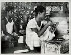 1960 Press Photo Artists Painting Mirrors in Dacca, East Pakistan - kfx25827