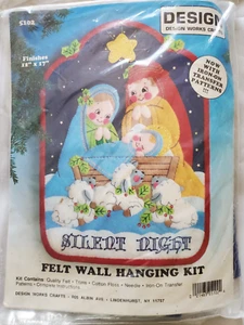 Design Works "Silent Night Wall Hanging Kit" in feltro misura 12" x 17" - Foto 1 di 3